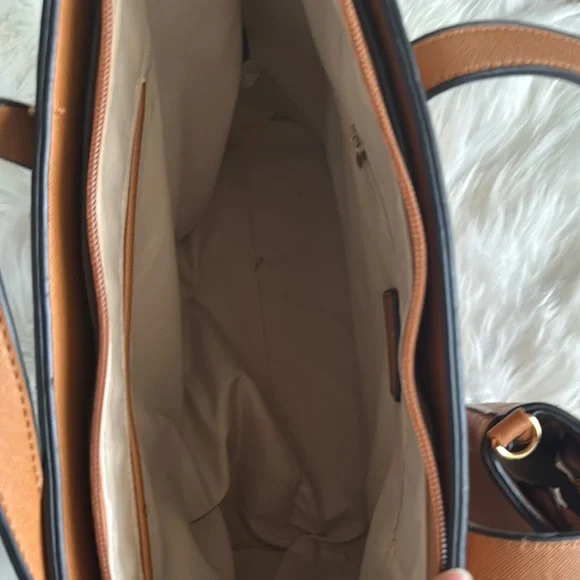 Elegant Tan Handbag Set of 3 - Picture 10 of 15